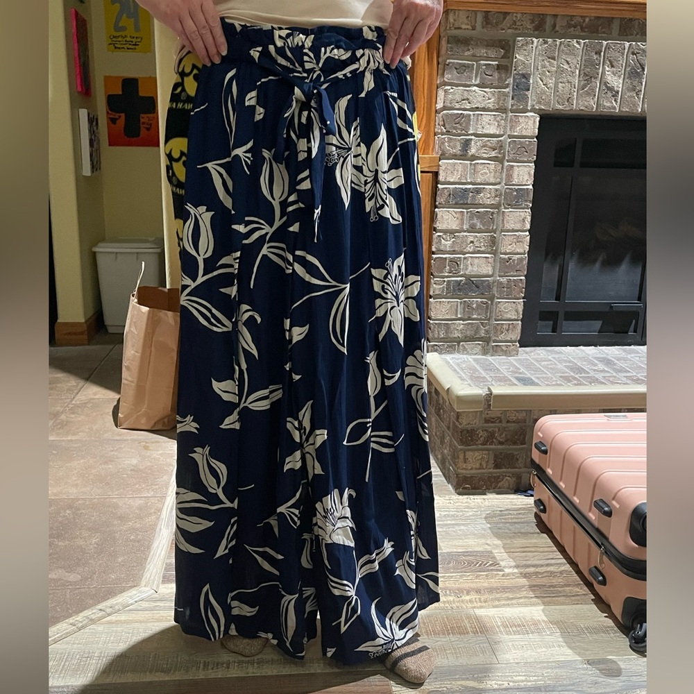 Navy Blue Floral Wide Leg Slit Pants - Picture 6 of 6